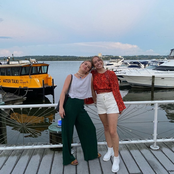 Hi! Our names are Abbey and Caroline, but you can call us Two Broke Blondes - Picture 3 of 7